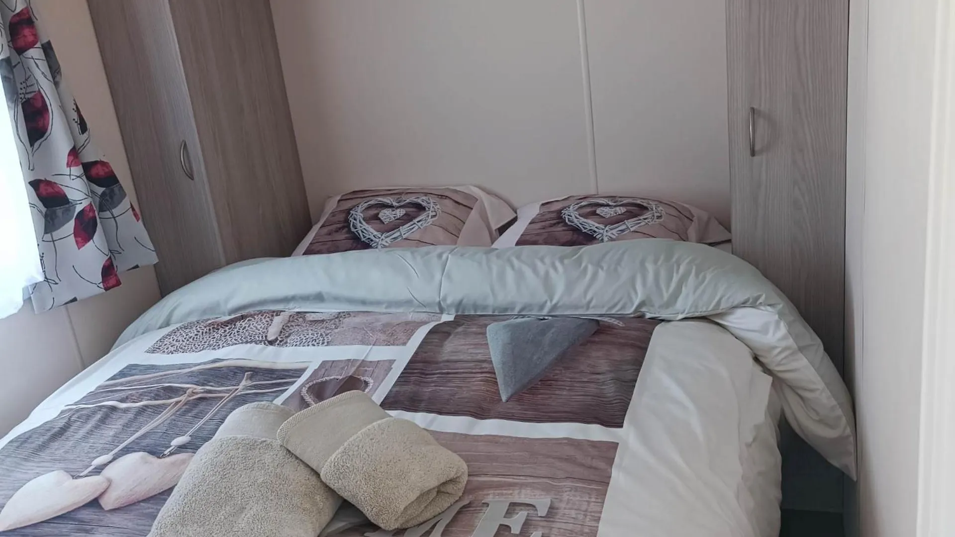 Caravan Aan Zee Arnani Middelkerke Campsite